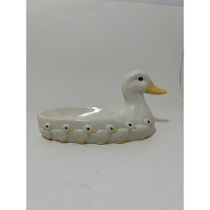 Vintage Style Ceramic Mother Duck and Ducklings Soap Dish Trinket Tray White